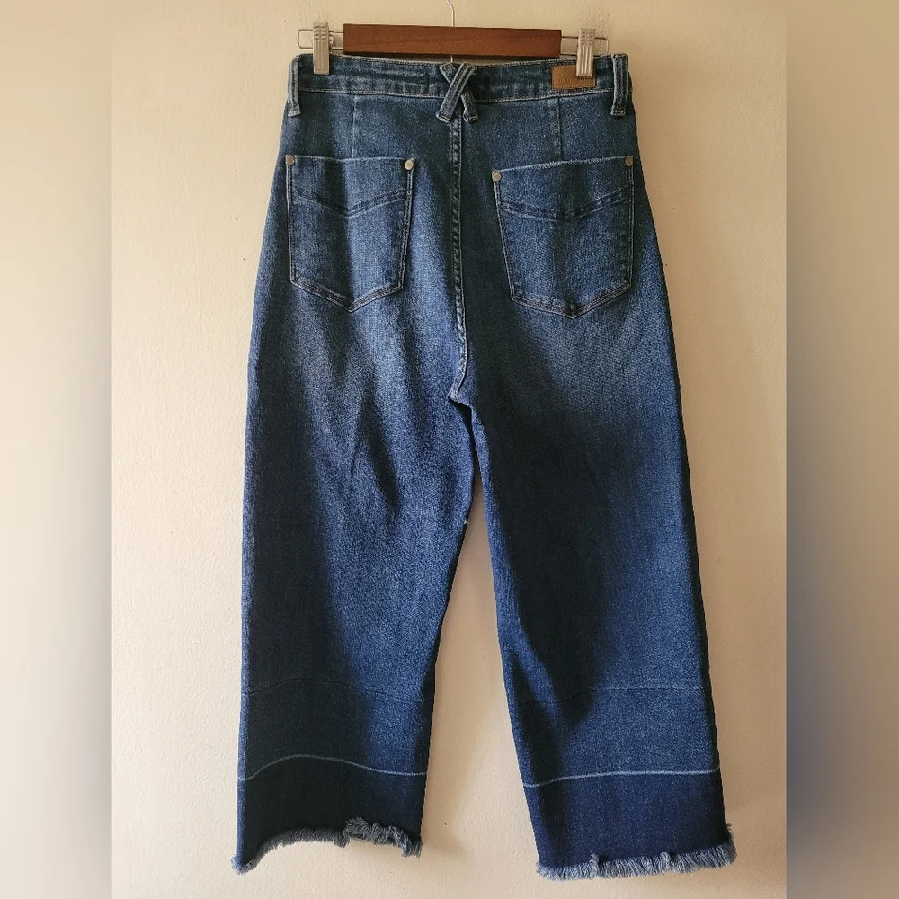 Judy Blue Medium Wash High Rise Raw Hem Wide Leg Crop Stretch Denim Jeans 11/30 - Picture 10 of 11
